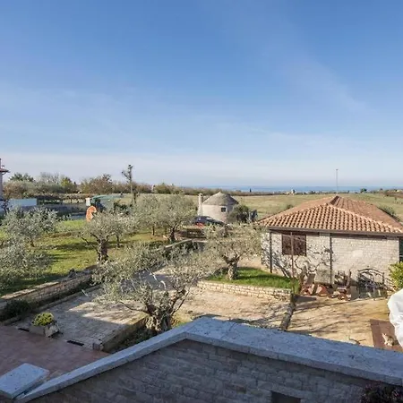 Konukevi Arrburoni 3*