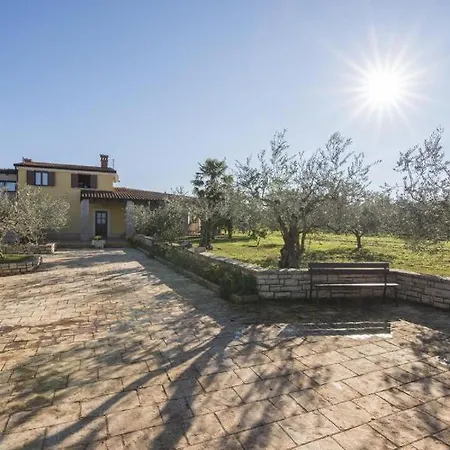 Arrburoni بيت ضيافة 4*